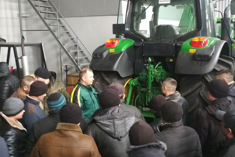 Agromester провел семинар по эффективному управлению тракторами John Deere