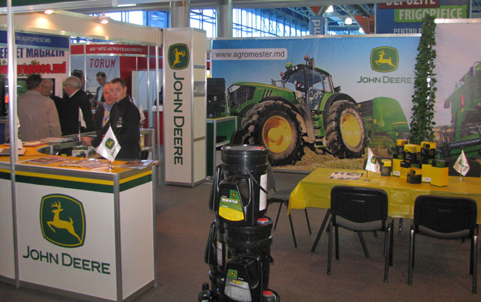 Medalii de argint a John Deere la expozitii