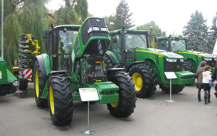 Medalii de argint a John Deere la expozitii