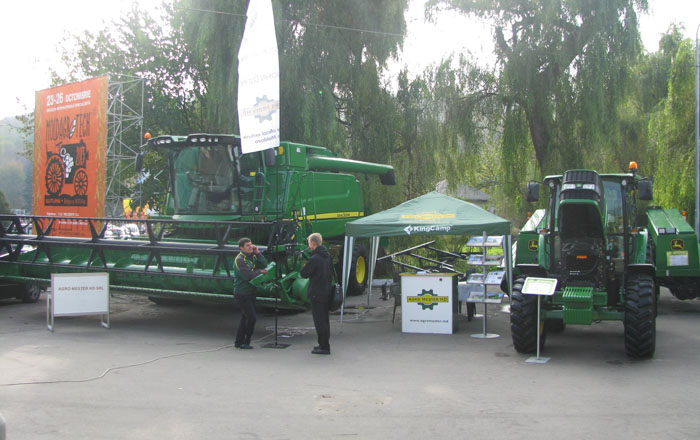 Medalii de argint a John Deere la expozitii