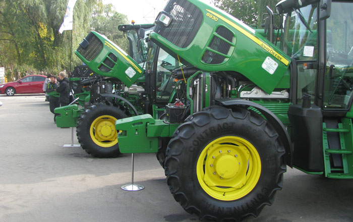 Medalii de argint a John Deere la expozitii