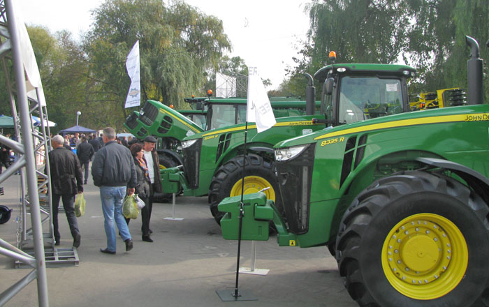 Medalii de argint a John Deere la expozitii