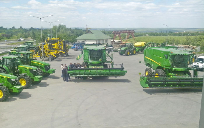 Combine John Deere seria W si S - aveti posibilitatea de a sustine un curs de instruire chiar in Moldova