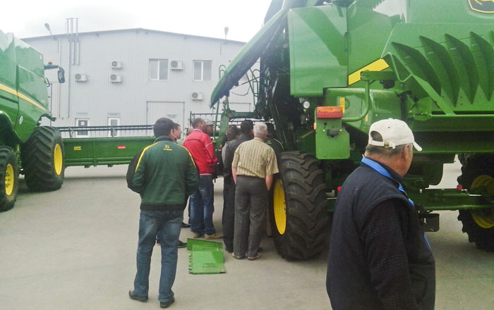 Combine John Deere seria W si S - aveti posibilitatea de a sustine un curs de instruire chiar in Moldova