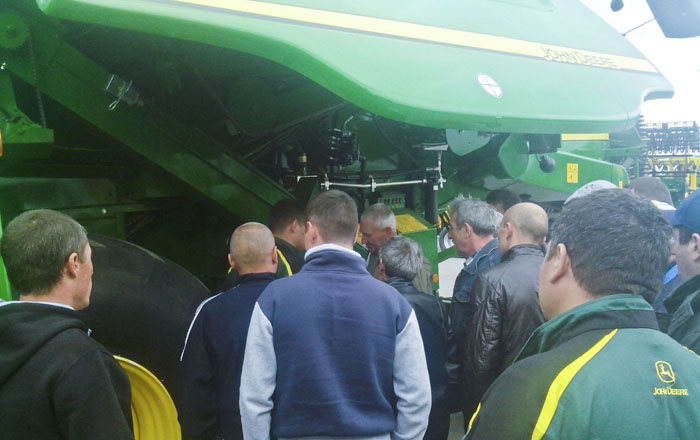 Combine John Deere seria W si S - aveti posibilitatea de a sustine un curs de instruire chiar in Moldova