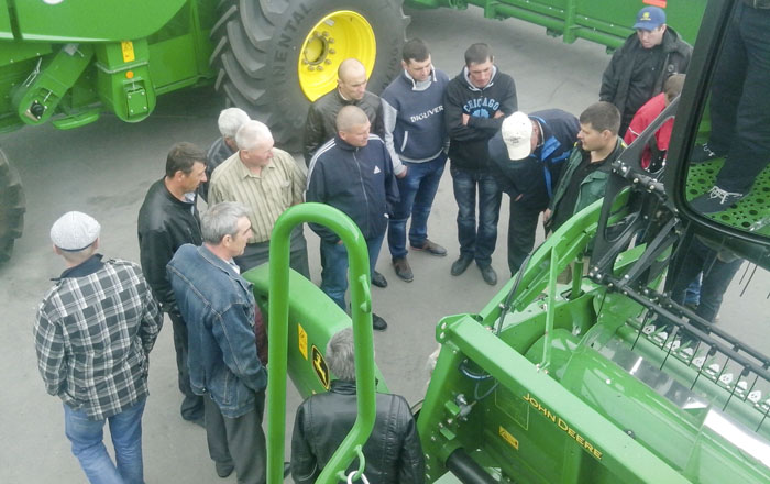 Combine John Deere seria W si S - aveti posibilitatea de a sustine un curs de instruire chiar in Moldova