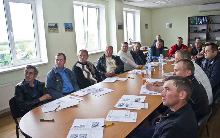 Operatorii de combine John Deere au făcut un training pentru sporirea calităţii recoltării cerealelor