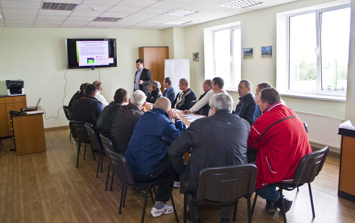 Operatorii de combine John Deere au făcut un training pentru sporirea calităţii recoltării cerealelor