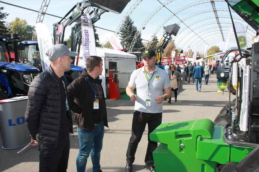 Менеджеры Agromester HD показали на Moldagrotech тракторы John Deere